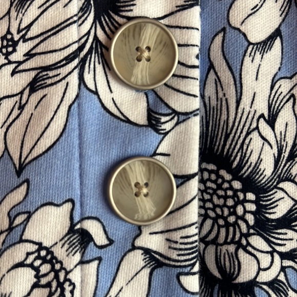 JONES NEW YORK THE FAUX WRAP SKORT Light Blue Graphic Flowers - Picture 2 of 7